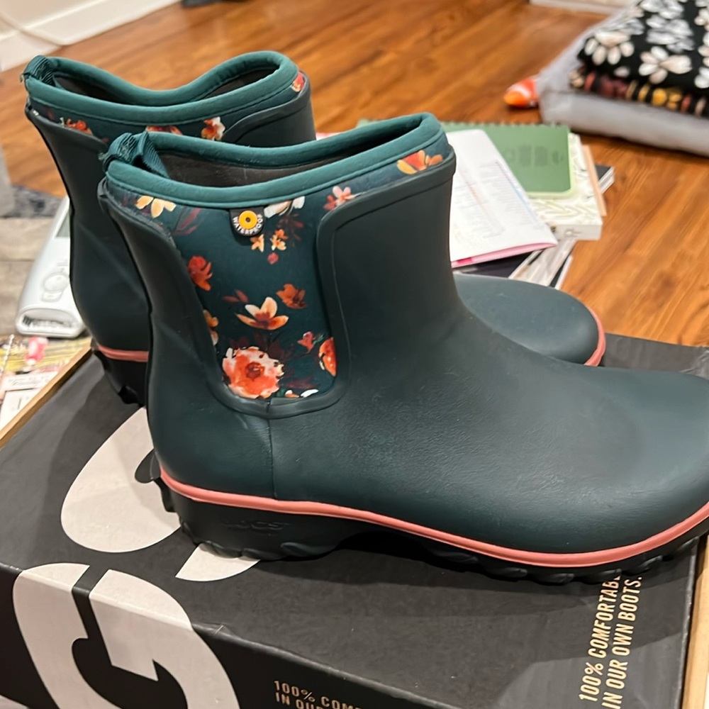 Bogs slip on boots